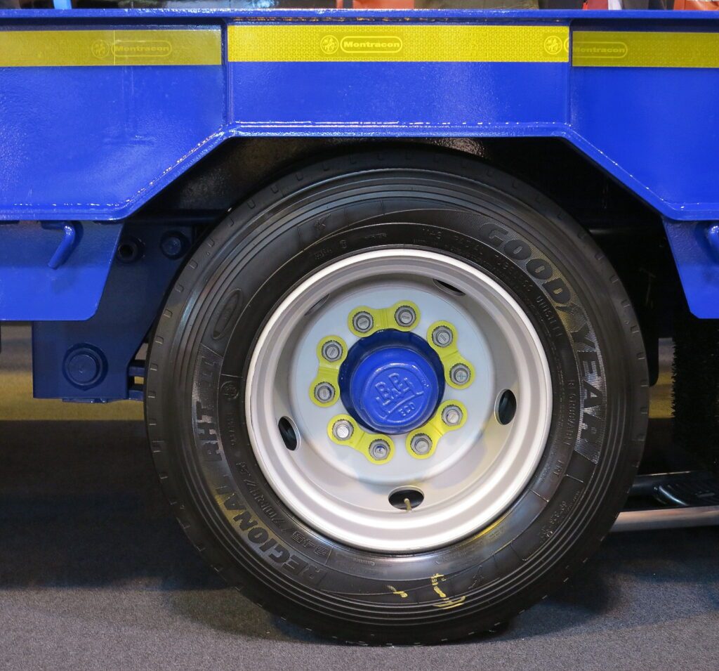 Low loader trailer with Zafety Lug Lock